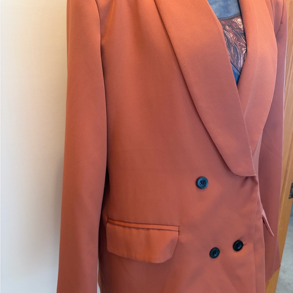#264 Elegant Women's Rust Colored Blazer. Great Condition. Size L - Picture 3 of 11